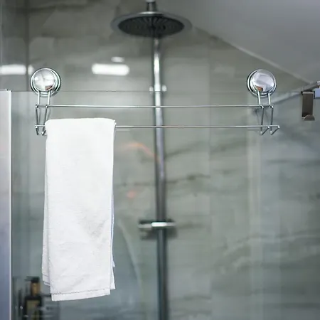 Center Hideout - * ティラナ