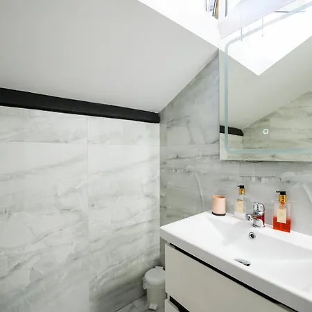 아파트 Center Hideout - 티라나