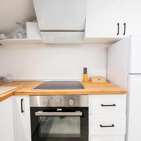 Center Hideout - * 티라나