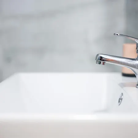 아파트 Center Hideout - *