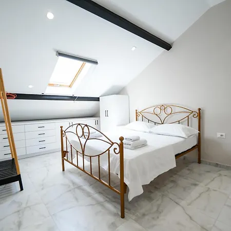 Apartment Center Hideout - Tirana