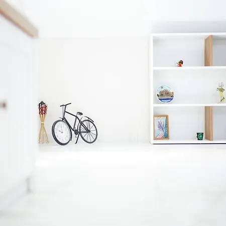 Center Hideout - *