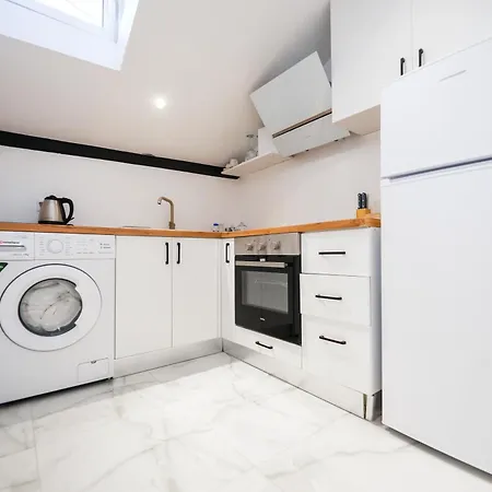 Apartment Center Hideout -