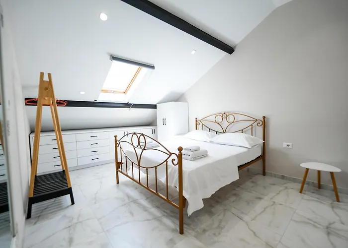 Apartment Center Hideout - Tirana