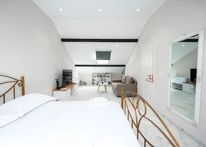 Center Hideout - * Tirana